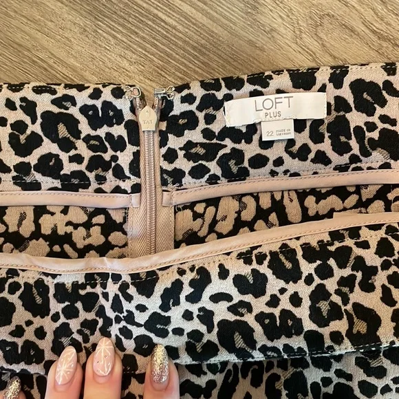 LOFT PLUS Leopard Print Jacquard Skirt with Flat Front Pockets - Picture 5 of 13